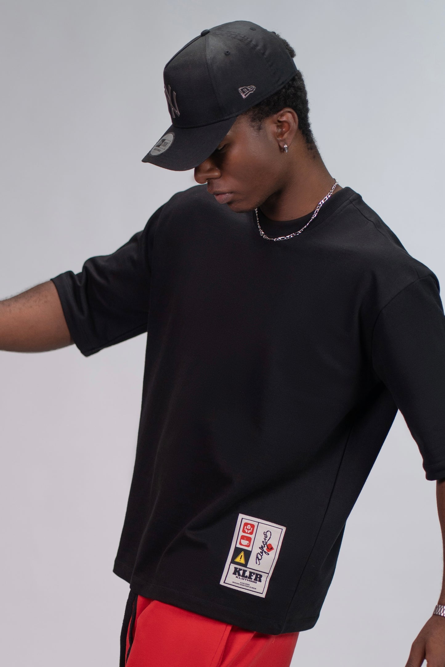 LABEL TEE - BLACK
