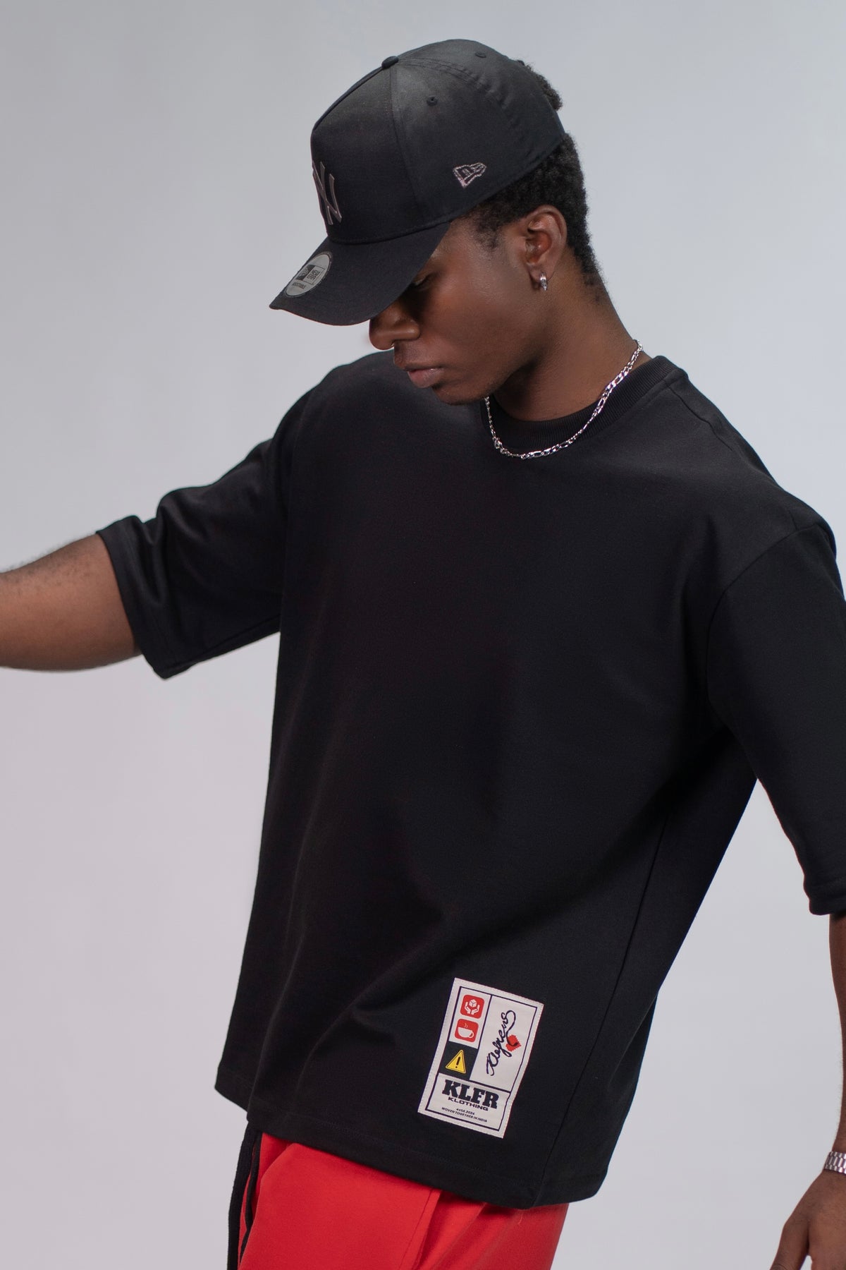 LABEL TEE - BLACK