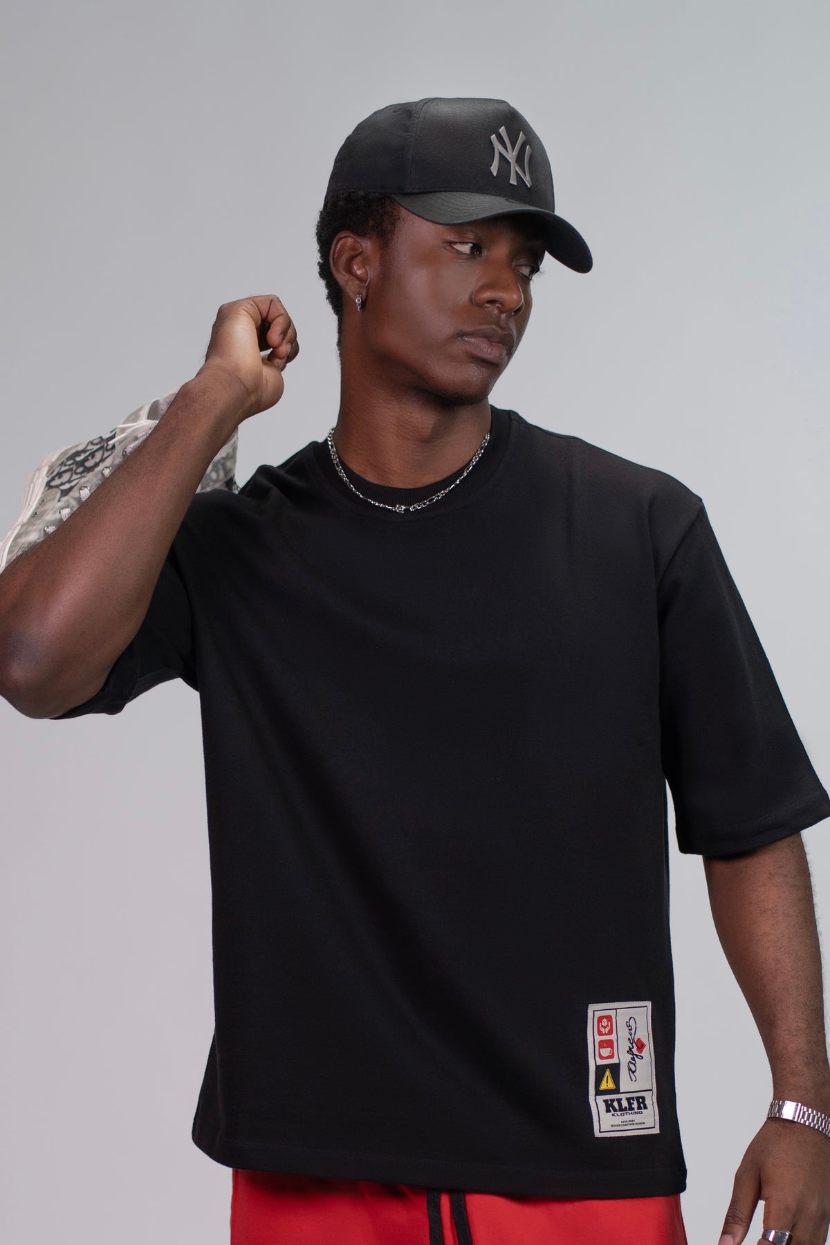 LABEL TEE - BLACK
